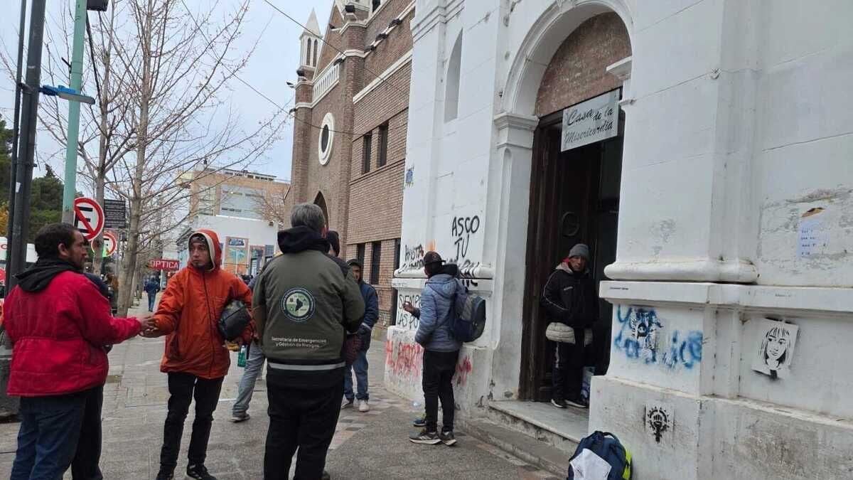 El parador nocturno de Neuquén que cambió las reglas: atender, contener y no cerrar ni en primavera