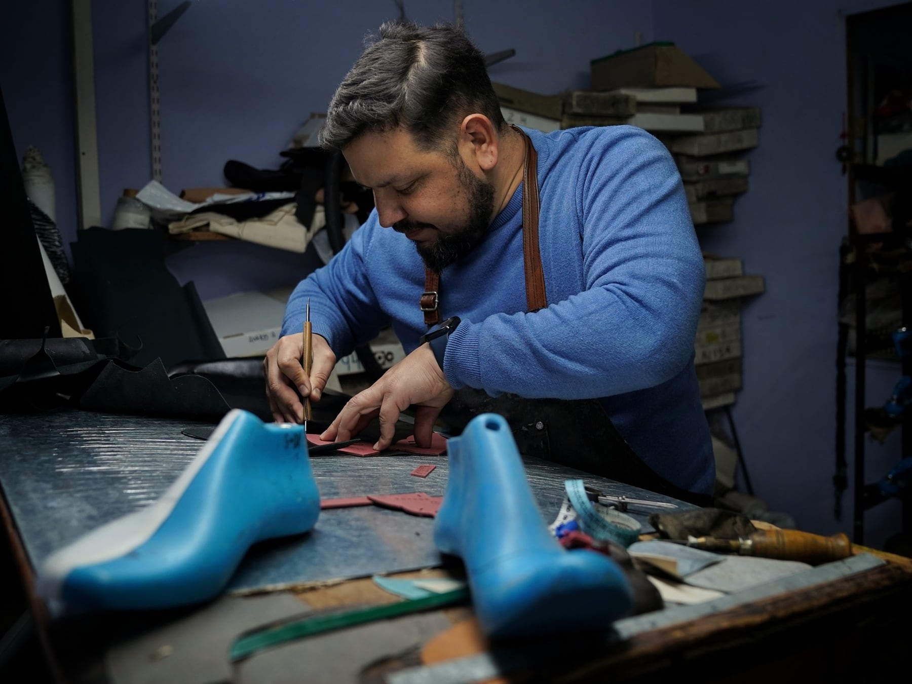 El último hormero de Suipacha: 28 años fabricando los zapatos con los que se baila el tango