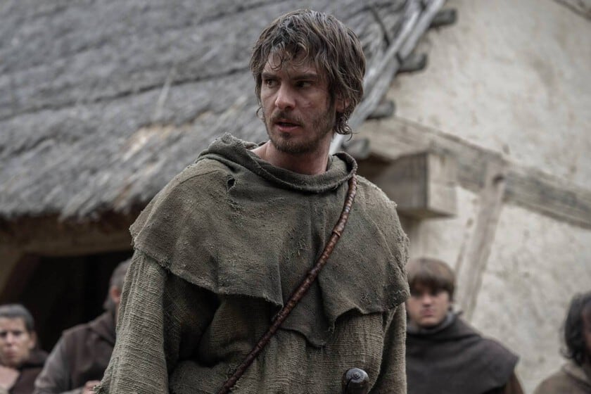 Andrew Garfield se calza la capa: la nueva película que imagina el nacimiento de Robin Hood entre el barro y la revuelta