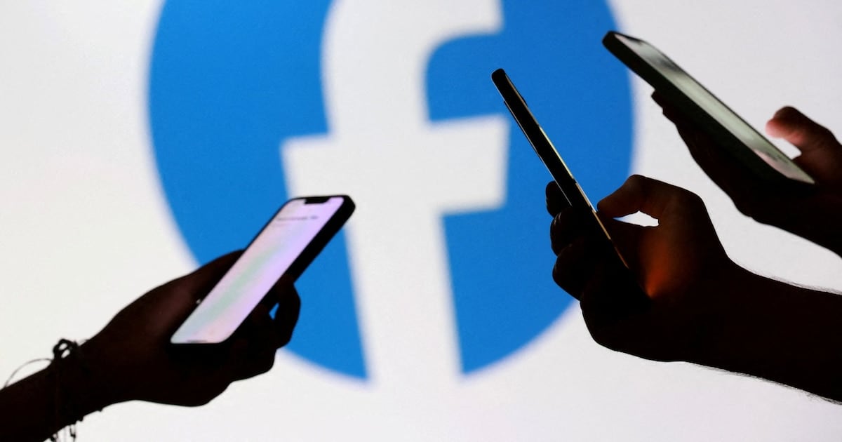 Adiós a la clave de toda la vida: Facebook ya te deja entrar con la cara o la huella