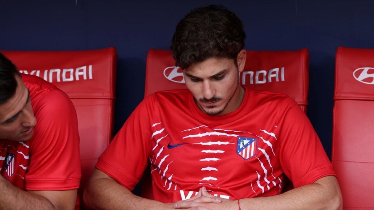 Julián y la cláusula secreta: el truco legal que puede sacarlo del Atlético y meterlo en el Barça