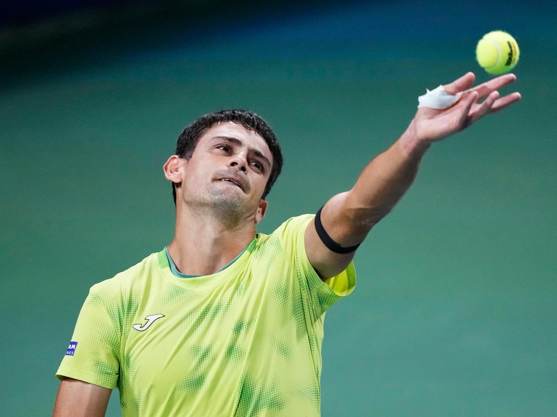 Cemento celeste y blanco: Navone y Etcheverry se citan en la Catedral del tenis