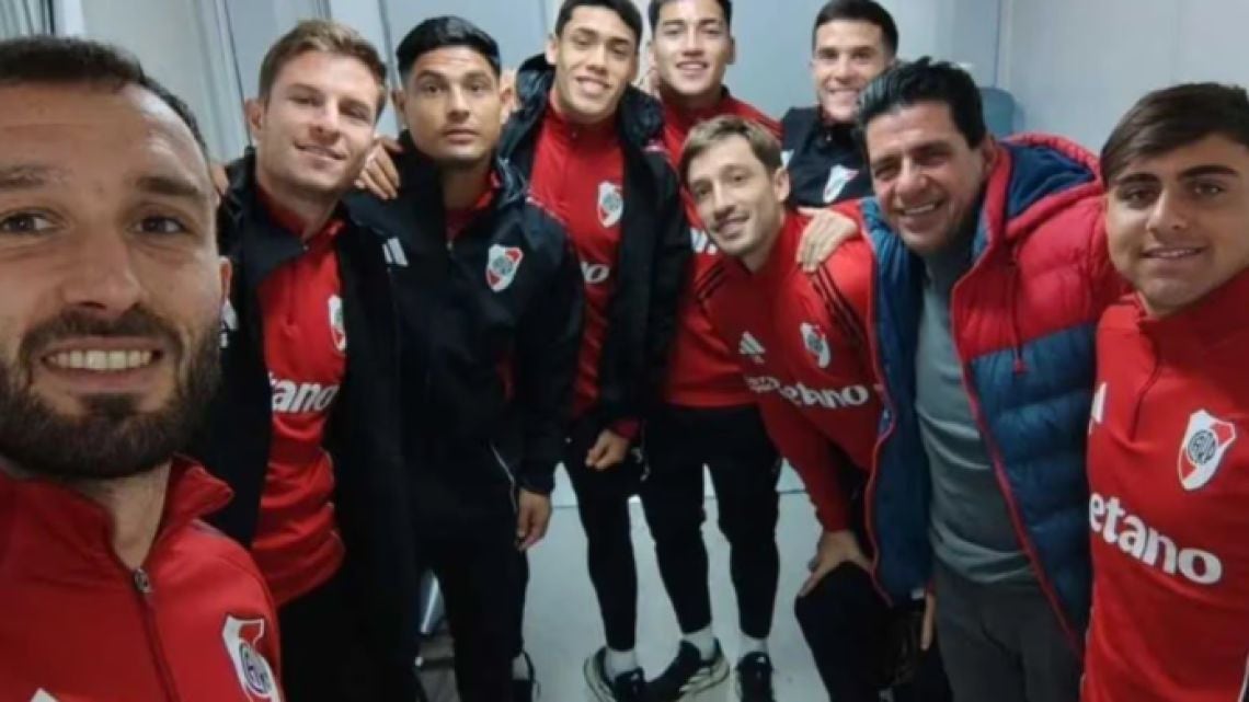 Bustos y Viña, las dos carpetas abiertas que River no logra cerrar antes del cierre del mercado