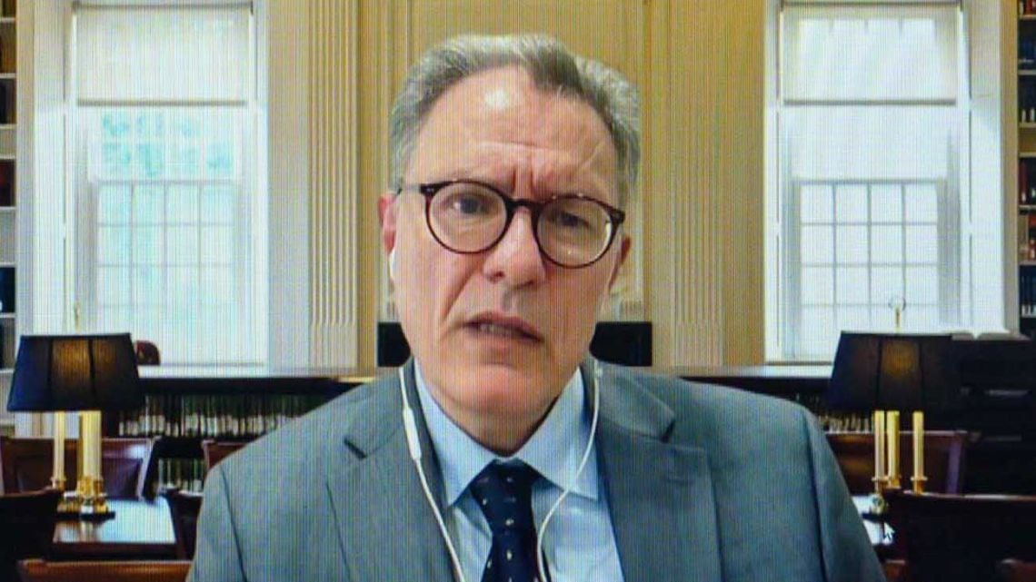 La IA no piensa: actúa. Y Floridi dice que eso es lo que nos obliga a madurar