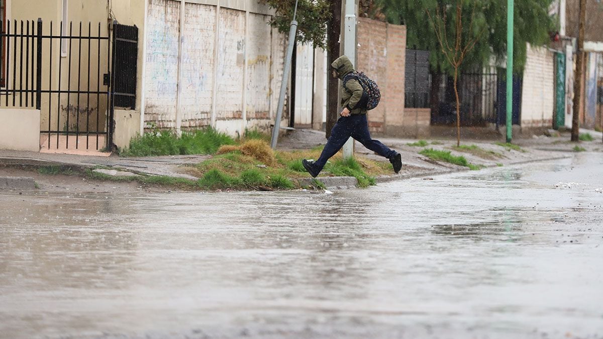 Nevadas y lluvia en Neuquén: el SMN pone el ojo sobre la cordillera y la meseta y ya hay recomendaciones para circular