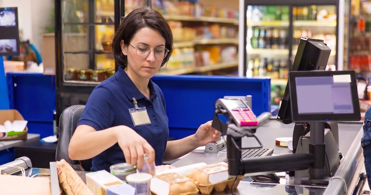 Sueldos de cajeros de supermercado en septiembre: los haberes arrancan en 1,32 millones y los adicionales mueven el ingreso final