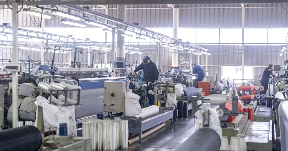 La industria pyme sostiene el empleo a costa de turnos más cortos y mayor diversificación de servicios