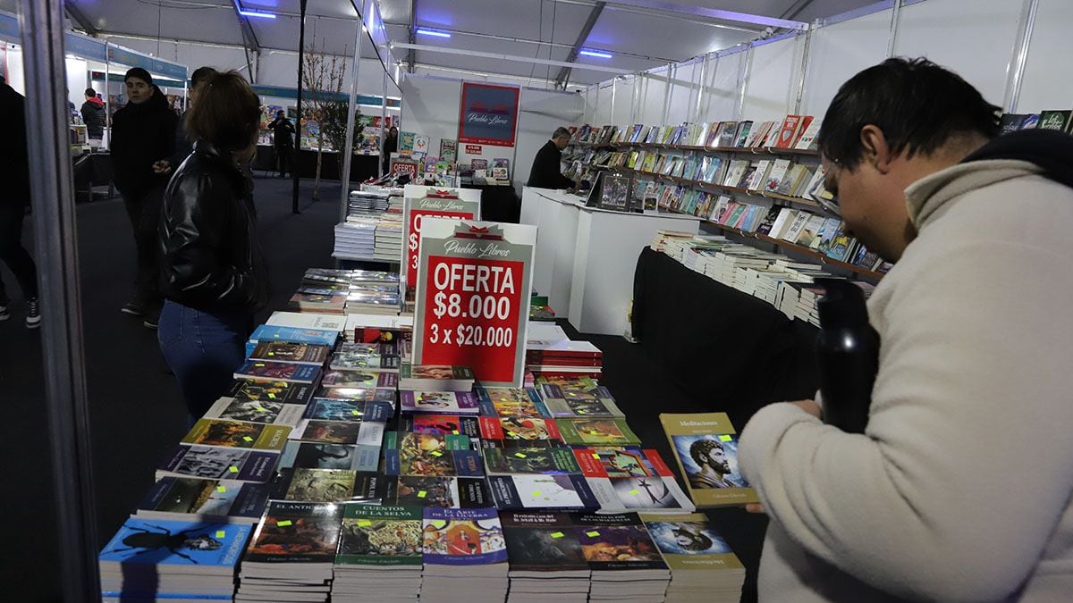 La Feria del Libro de Neuquén extiende su propuesta hasta el domingo con teatro, talleres y conversaciones con autores