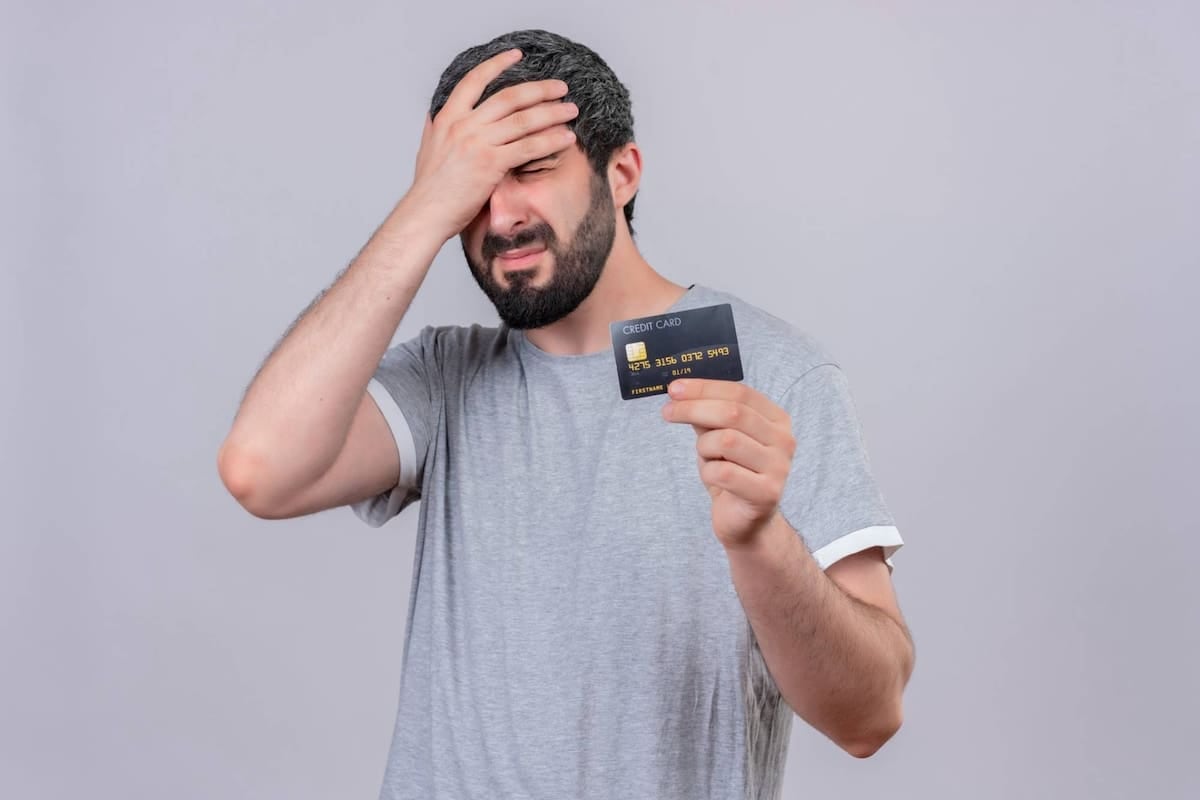 Pagar solo el mínimo en la tarjeta de crédito: cómo se compone el costo financiero que queda pendiente