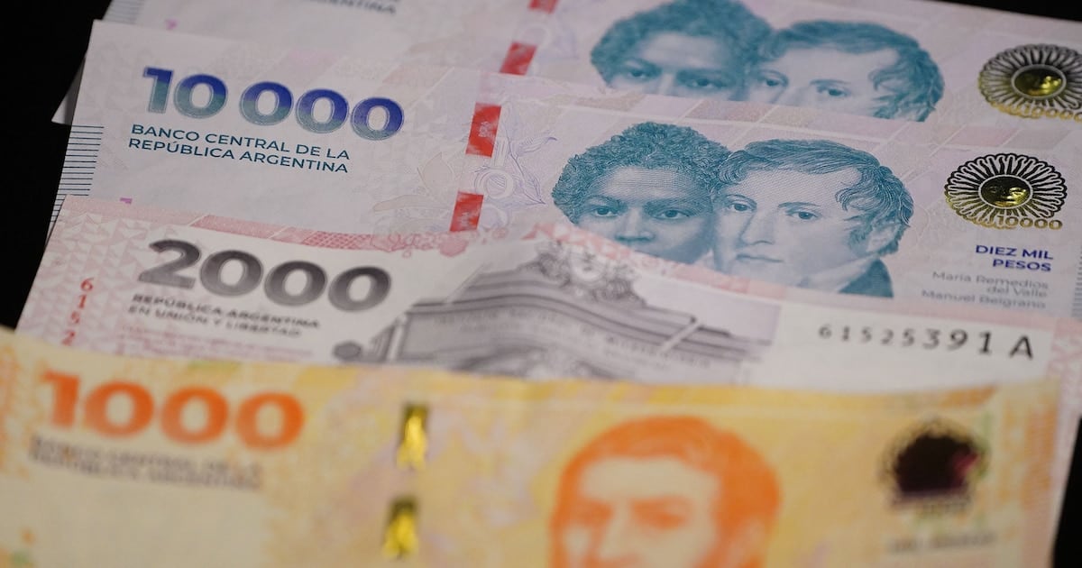El billete de mil pesos se achica: compra menos pan, menos nafta y pierde terreno frente a los de mayor denominación