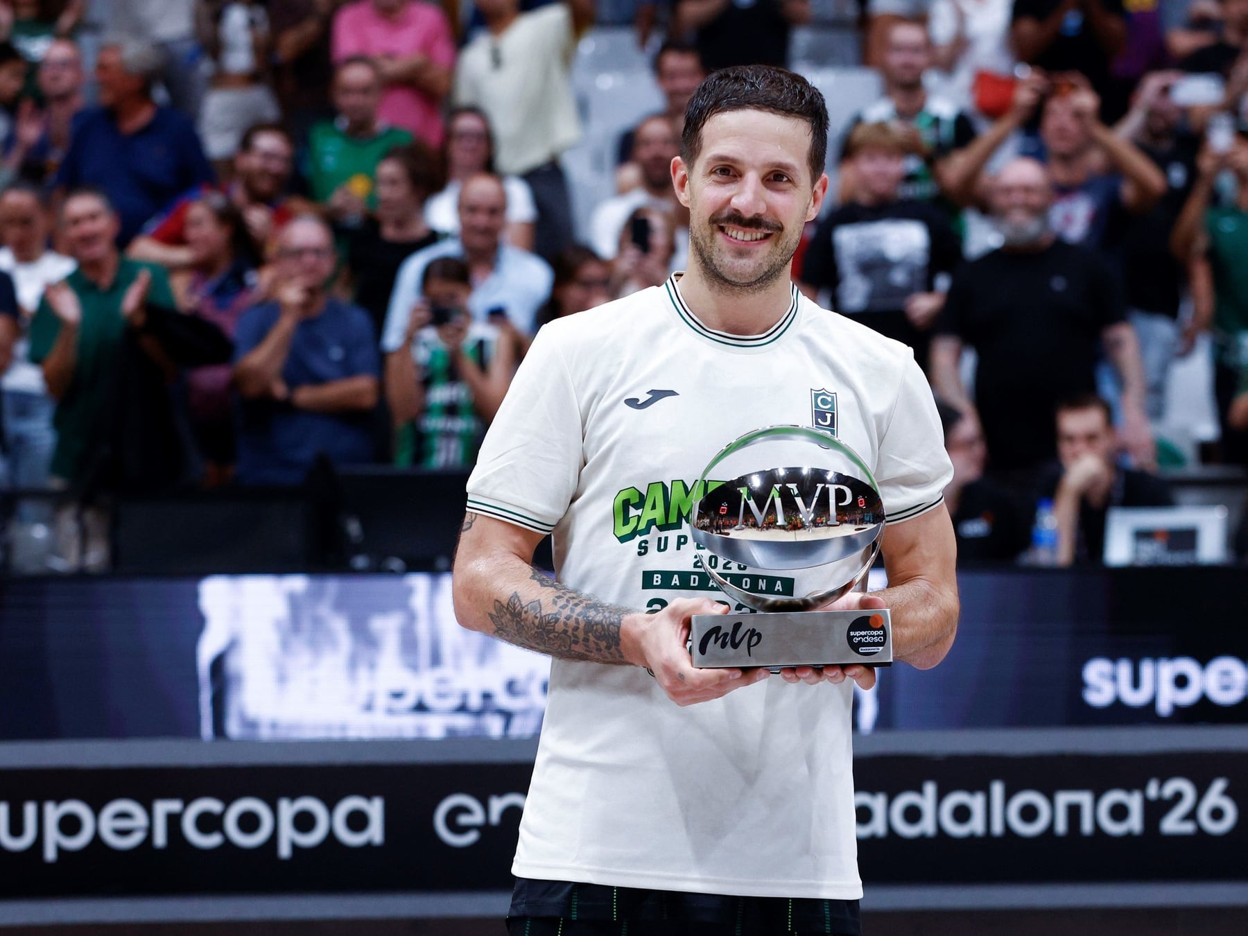 Laprovíttola la rompió toda: nueve triples, MVP y a la fila con la Copa bajo el brazo en la Supercopa Endesa
