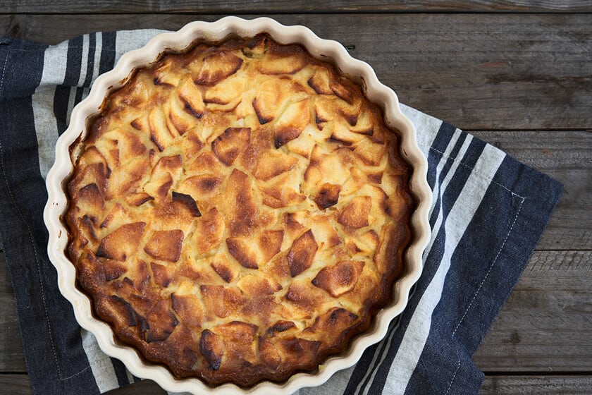 Manzana en la masa y al horno en media hora: una tarta casera para resolver la merienda