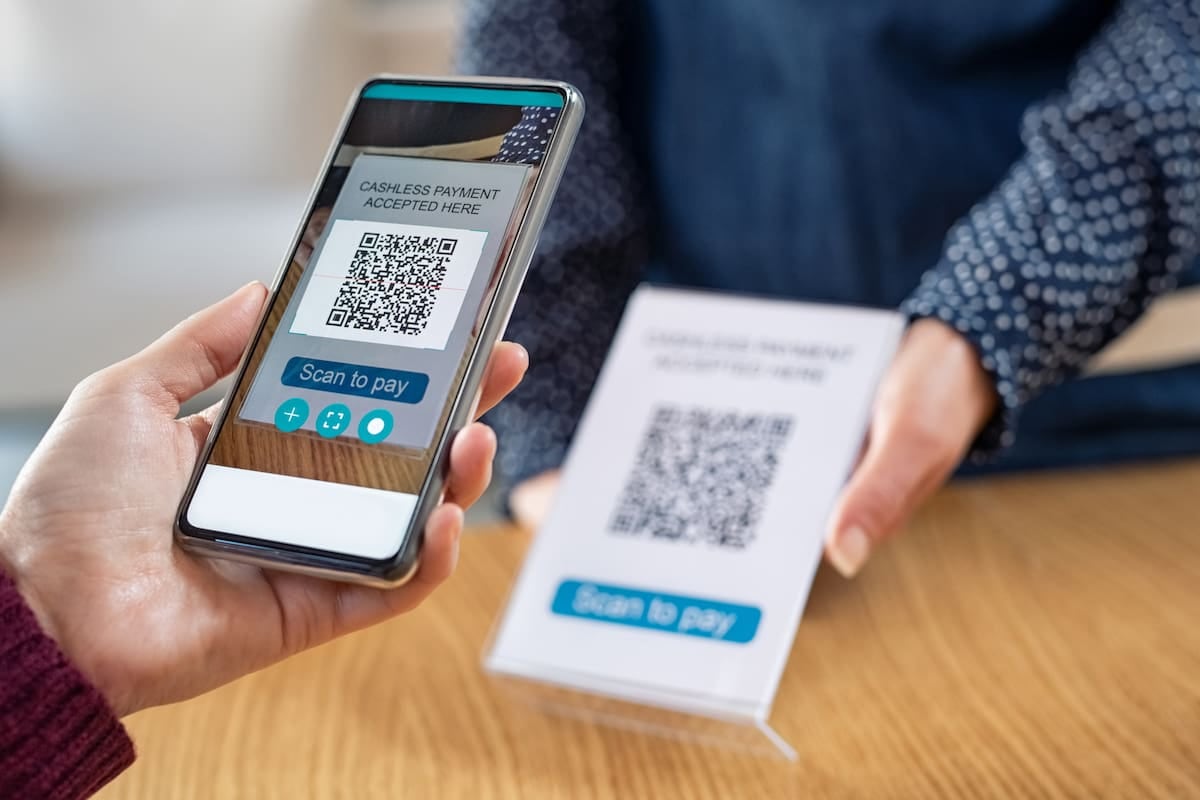 El QR consolida su avance y los pagos con tarjeta se retraen, según el último informe del Banco Central