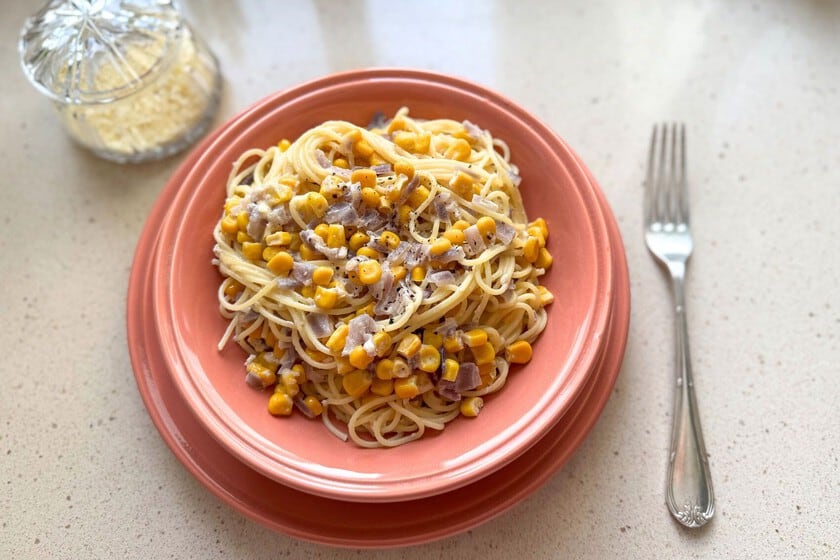 Espaguetis con choclo dorado: la pasta cremosa que se cocina en dos hornallas y se resuelve en media hora