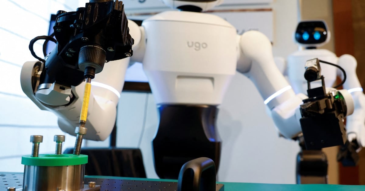 Un hospital japonés le pasó la pelota a un robot con IA: que ordene mesas y reciba pacientes