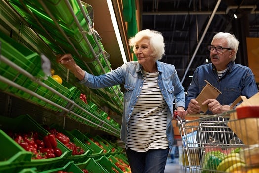 Adultos mayores: la canasta básica cuadruplica la jubilación mínima y deja al descubierto el peso de salud y alimentos