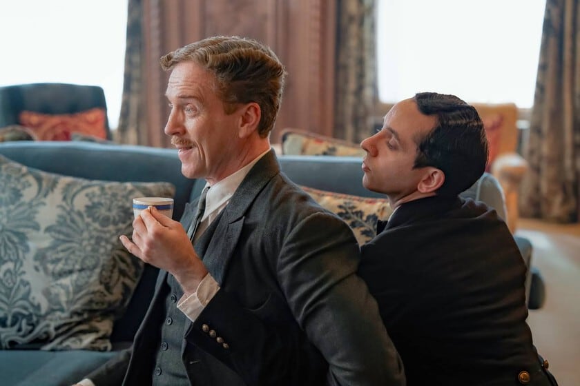 «Fackham Hall»: cuando Downton Abbey se cruza con el humor de Jimmy Carr y termina en una mesa con cuerpo y sin torta