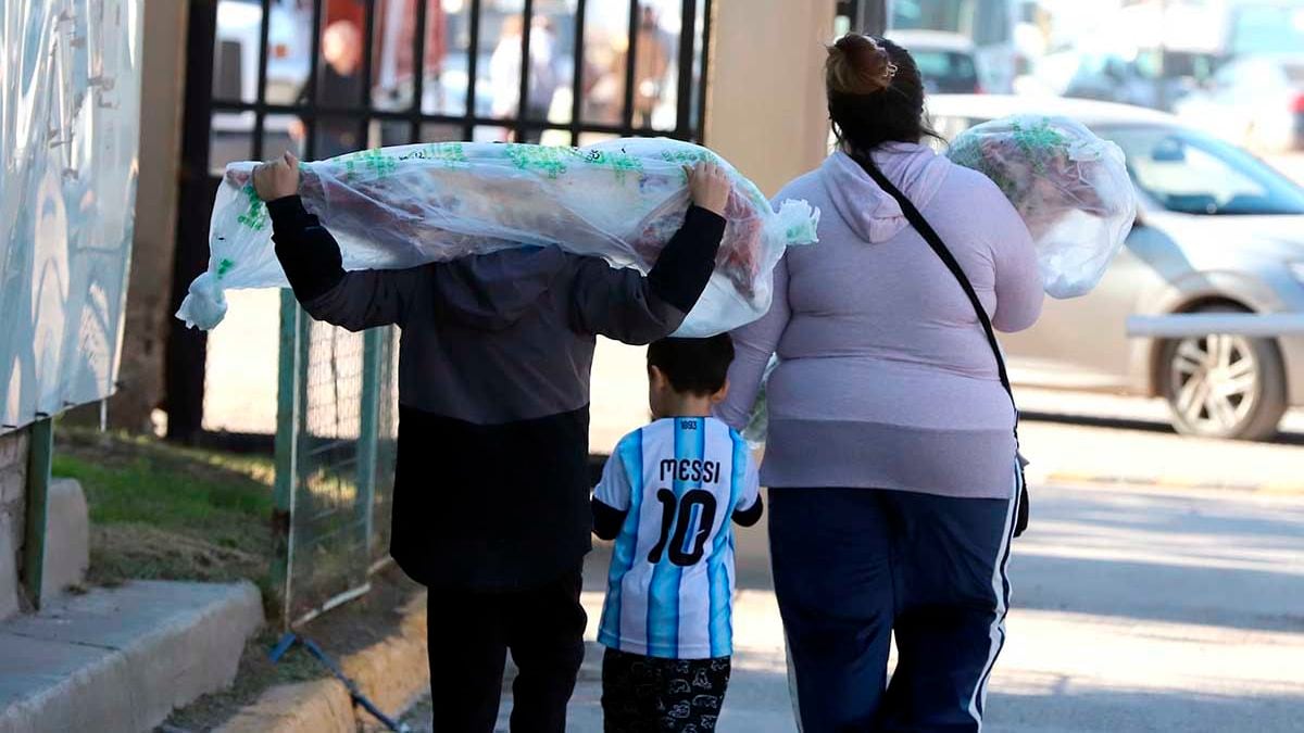 Dos sábados para recorrer el Mercado Concentrador de Neuquén con chivito, trucha y la compra de la semana