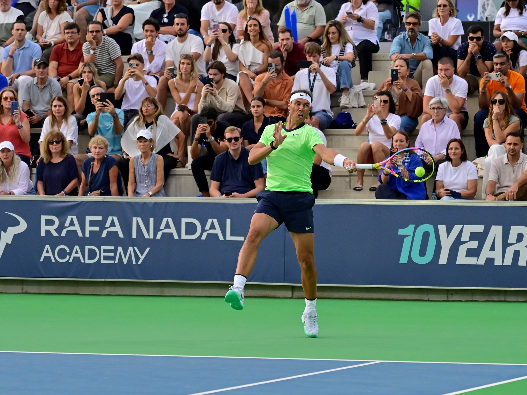 Nadal volvió a la cancha después de 683 días y lo festejó ganando el desempate de su propia fiesta