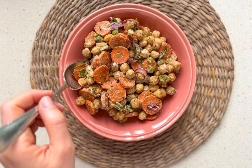 Garbanzos al horno con tahini: una ensalada templada que se arma en menos de una hora