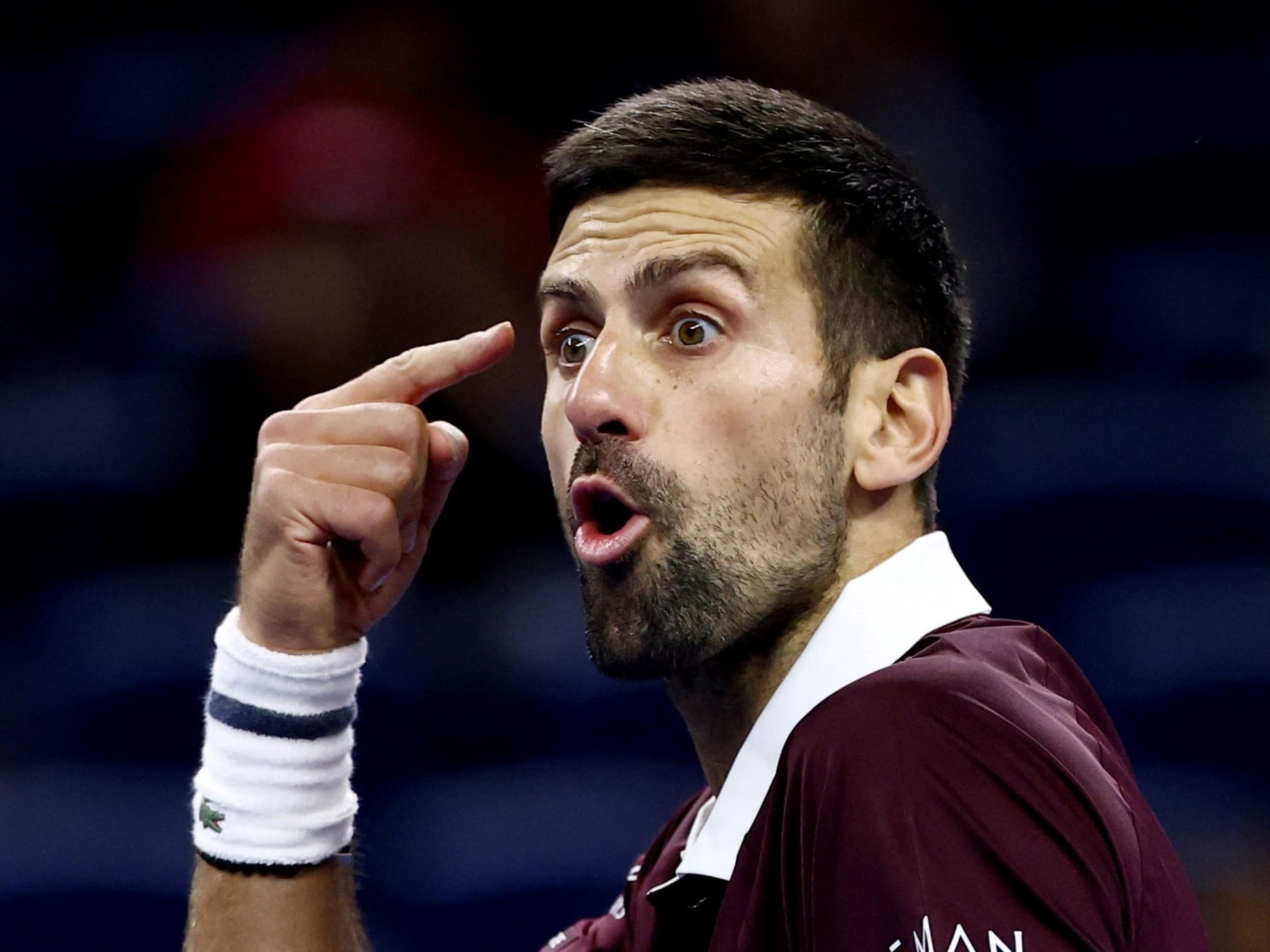 Nole se enojó, lo dio vuelta y va por Medvedev en semis de Pekín
