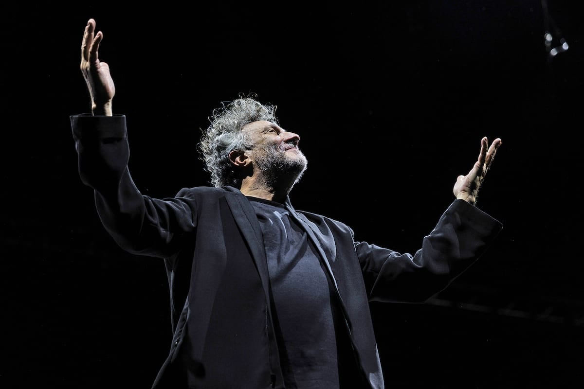 La noche en que Fito Páez le puso voz a una pulseada de toda la vida: la de la silla y el baile