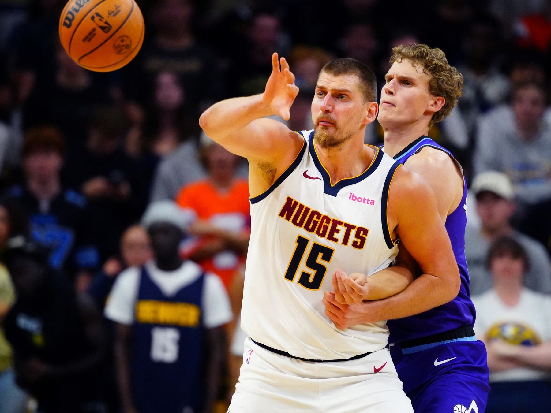 Los Nuggets arrancan la pretemporada con una derrota que dejó una perlita de Jokic