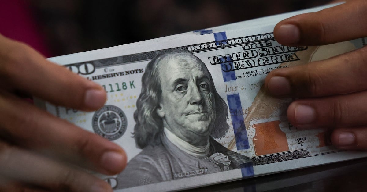 El dólar se mantuvo estable en el Nación y el blue cerró la jornada con una suba marginal