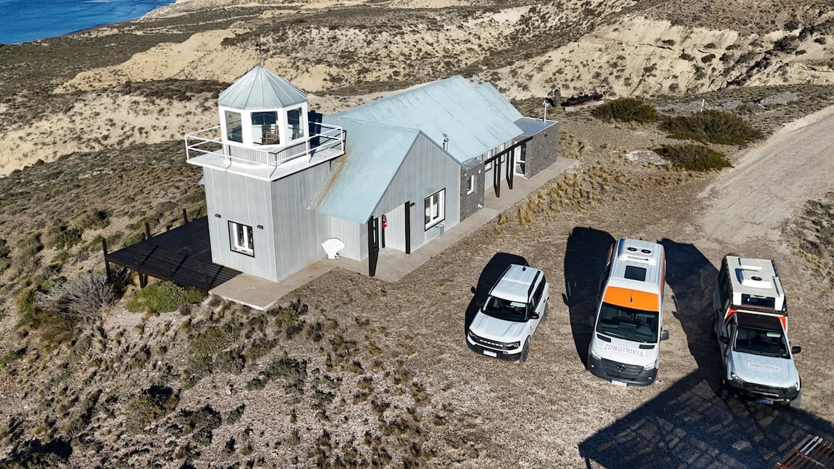 A 50 kilómetros de Puerto Madryn, una estancia de 1924 te invita a ver ballenas desde la costa y caminar la Península Valdés
