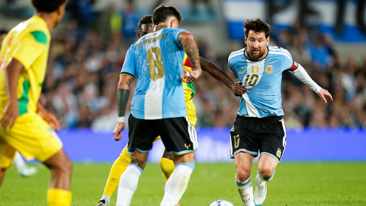 El cabezazo de Otamendi le da a la Scaloneta la ventaja en la noche de Messi
