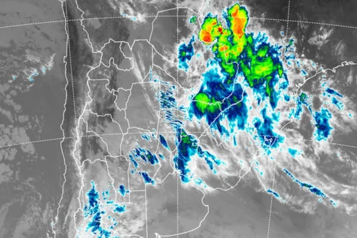 El fin de semana largo llega con sábado bajo lluvia y un domingo que promete abrir el cielo en la Ciudad