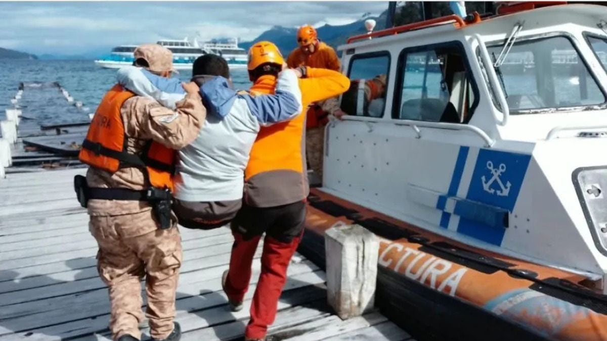 Un tobillo en mal estado, un lago de aliados: así fue el rescate en el sendero al Bosque de los Arrayanes