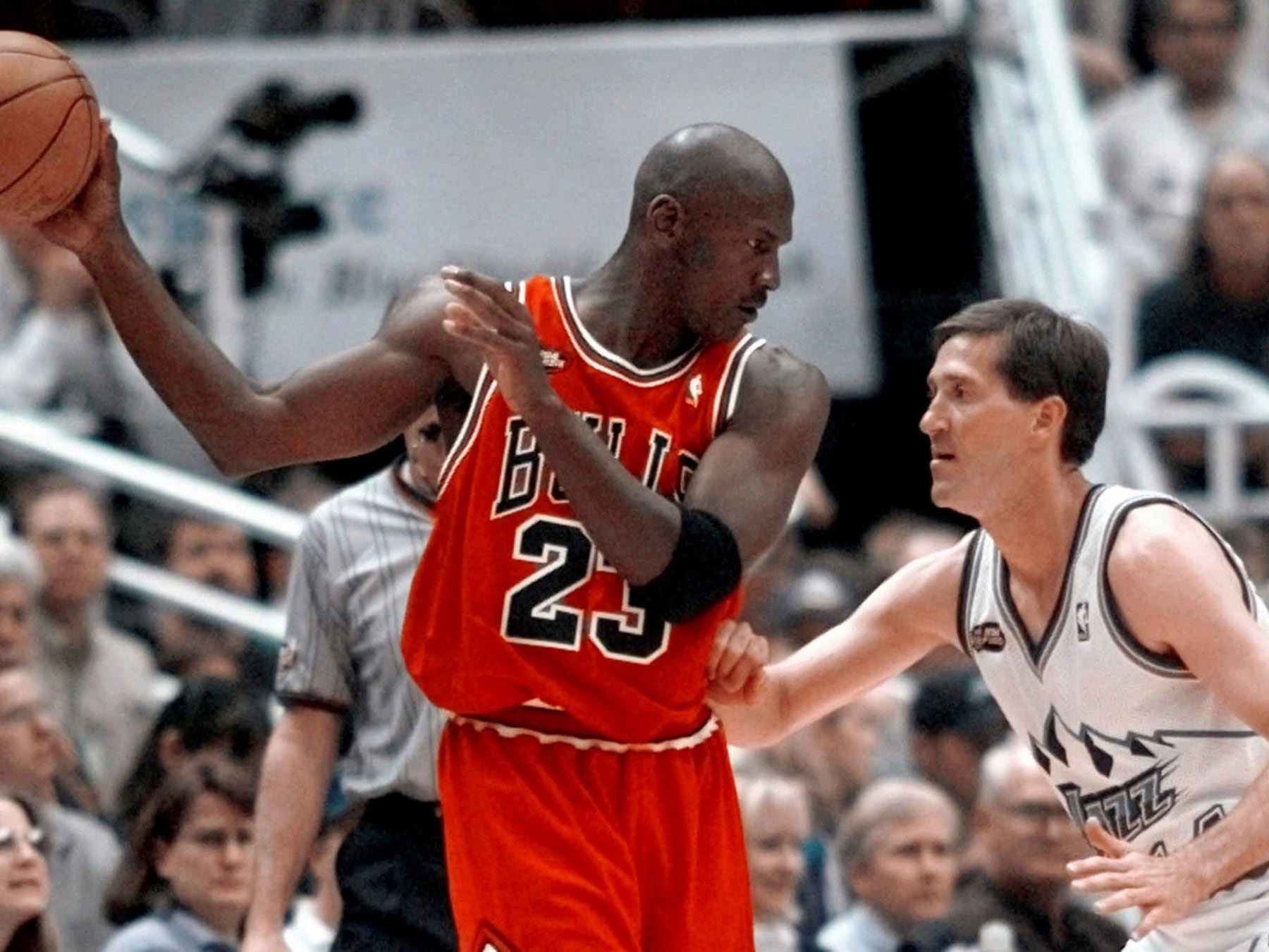 Catorce millones por una camiseta que Jordan sudó hace 27 años: el récord del básquet ya no tiene techo