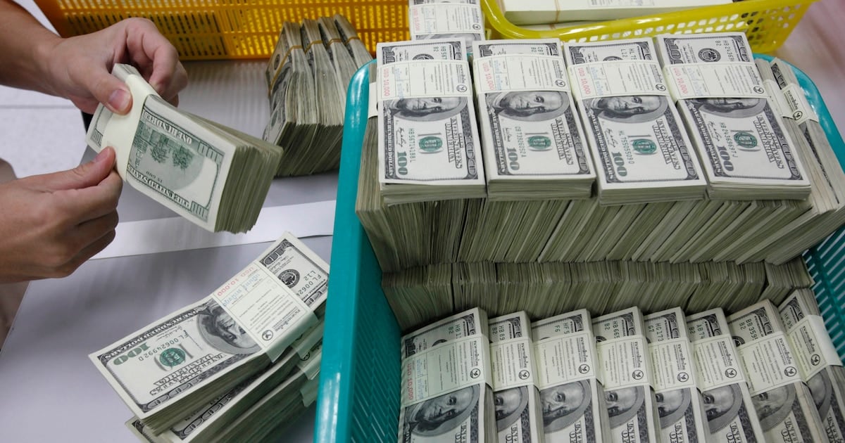 El dólar cerró la jornada sin movimientos: el oficial se sostuvo en 1.535 pesos y la brecha con el blue se mantiene cercana al uno por ciento