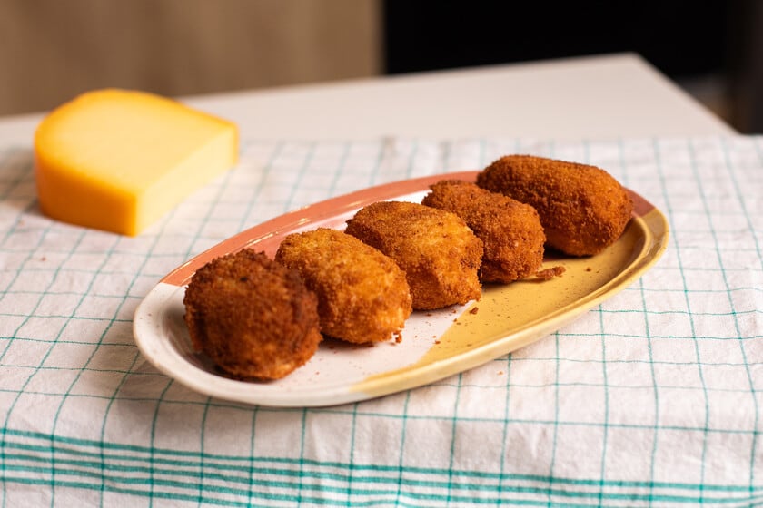 Croquetas de calabaza y queso sin bechamel: la receta que reemplaza la crema por puré y se cierra con un doble rebozado