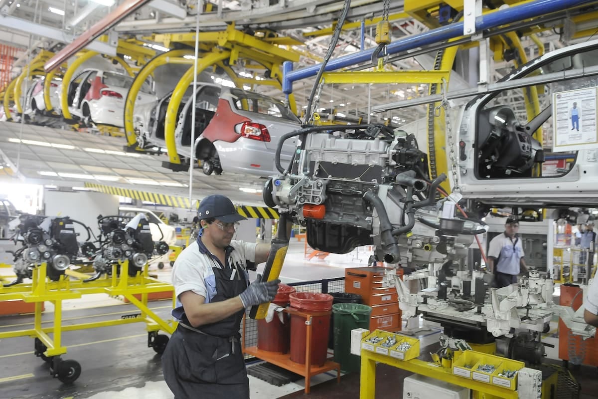 La industria volvió a operar por debajo de su nivel de hace un año y dejó más del 40% de su capacidad sin usar