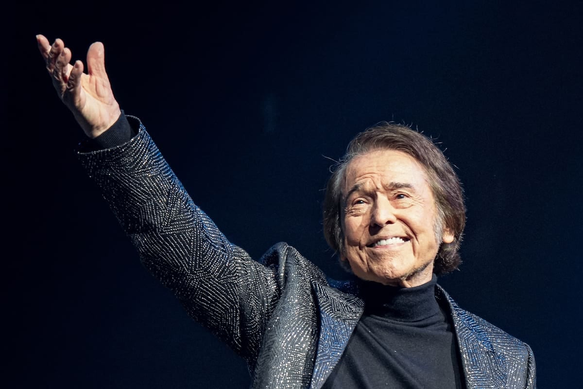 Raphael vuelve al Gran Rex con un show que recorre seis décadas de canciones y la memoria de un país que lo vio nacer dos veces