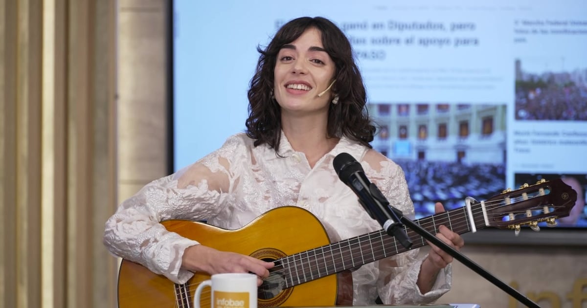 Zoe Gotusso despide el año a pura orquesta, cuerpo y canción en el Coliseo