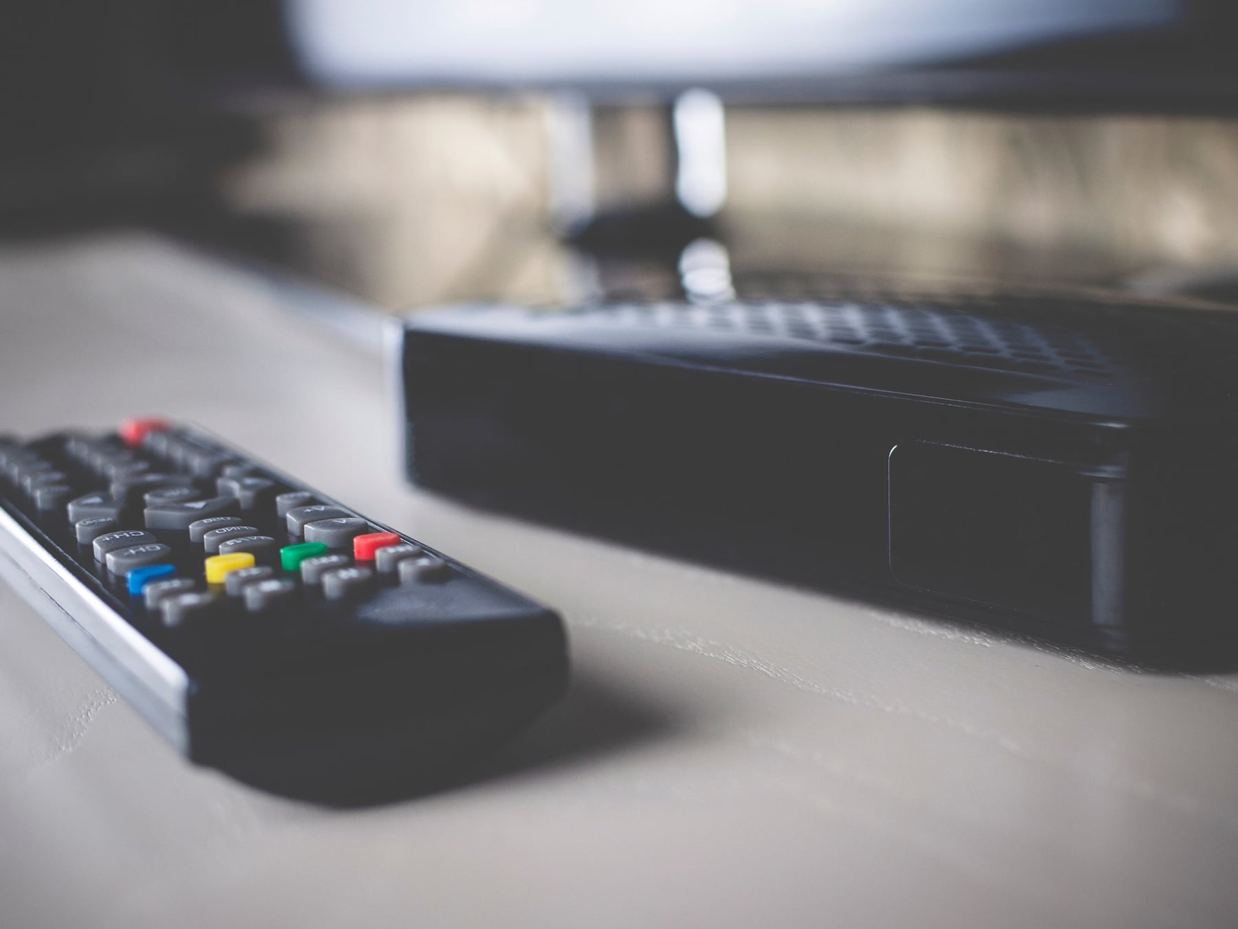 Compraste una TV box barata y te metieron un ladrón adentro del living