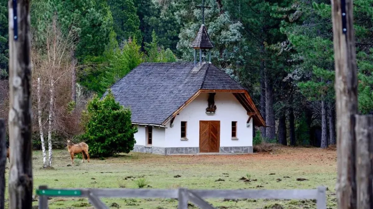 Un templo alpino en medio de las lengas: la historia de la Capilla San Jorge de Meliquina