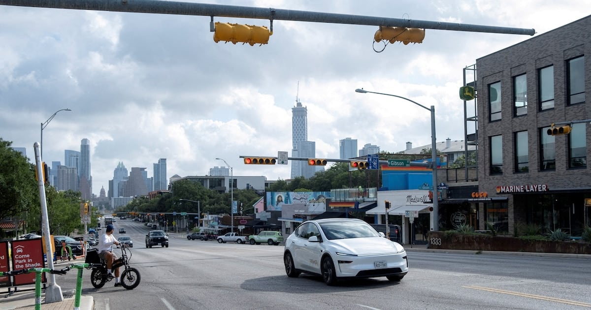 Robotaxis a la deriva: cada ciudad marca sus propias reglas mientras Washington mira para otro lado