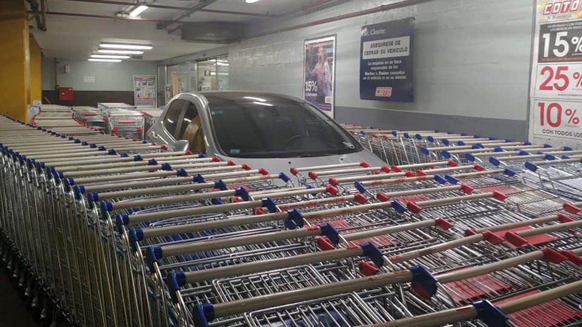 Las ventas en supermercados llevan más de un año en baja y el consumo masivo se concentra en los productos básicos