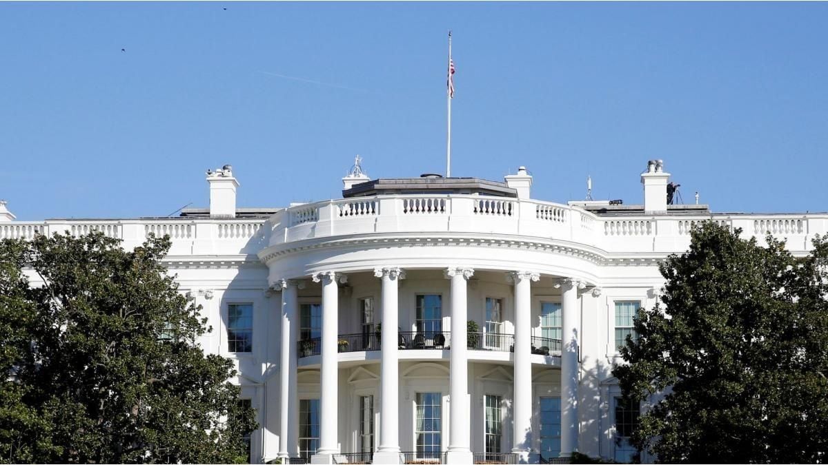 Estados Unidos le aplicó el pulgar (digital) a una megarred china de IA y se armó
