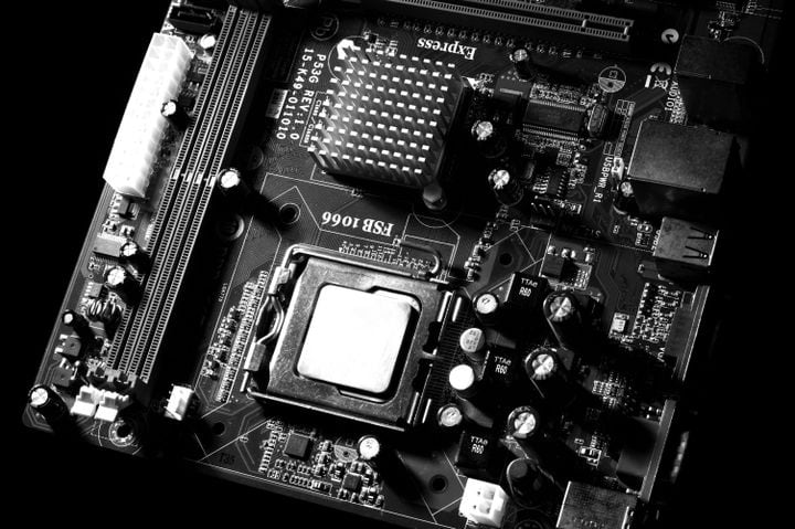 GIGABYTE lleva el anime de la pantalla al interior de la PC