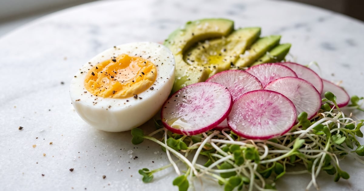 El huevo duro, con compañía: foods que completan su valor nutritivo