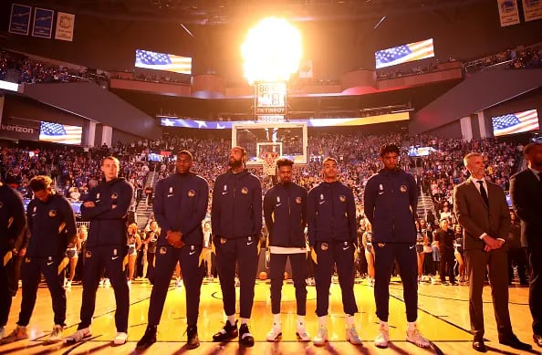 LeBron se sacude la polémica con una frase y los Sixers dan una remontada de manual