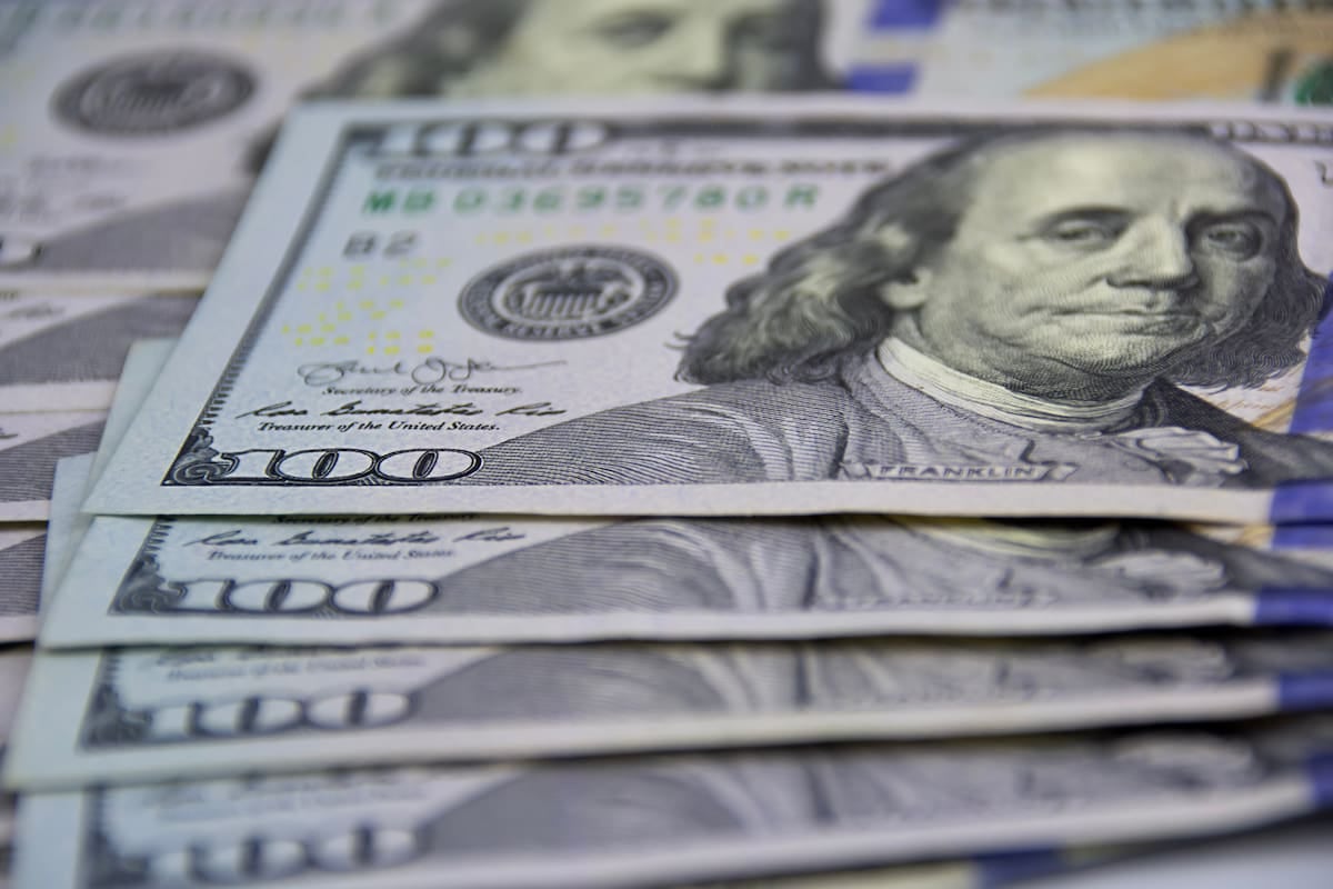El dólar queda sin cambios durante el fin de semana, con una brecha mínima entre el oficial y el blue