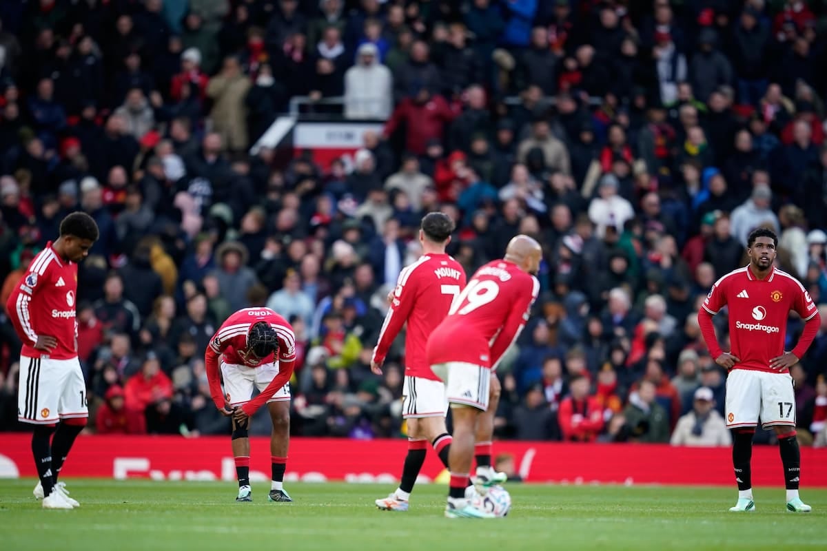 El United toca fondo en Old Trafford y Bournemouth lo deja al borde del descenso