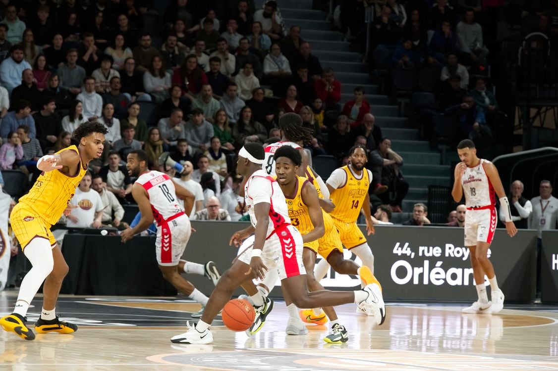 Valencia Takes Flight: Shorts Leads the Charge Against Baskonia