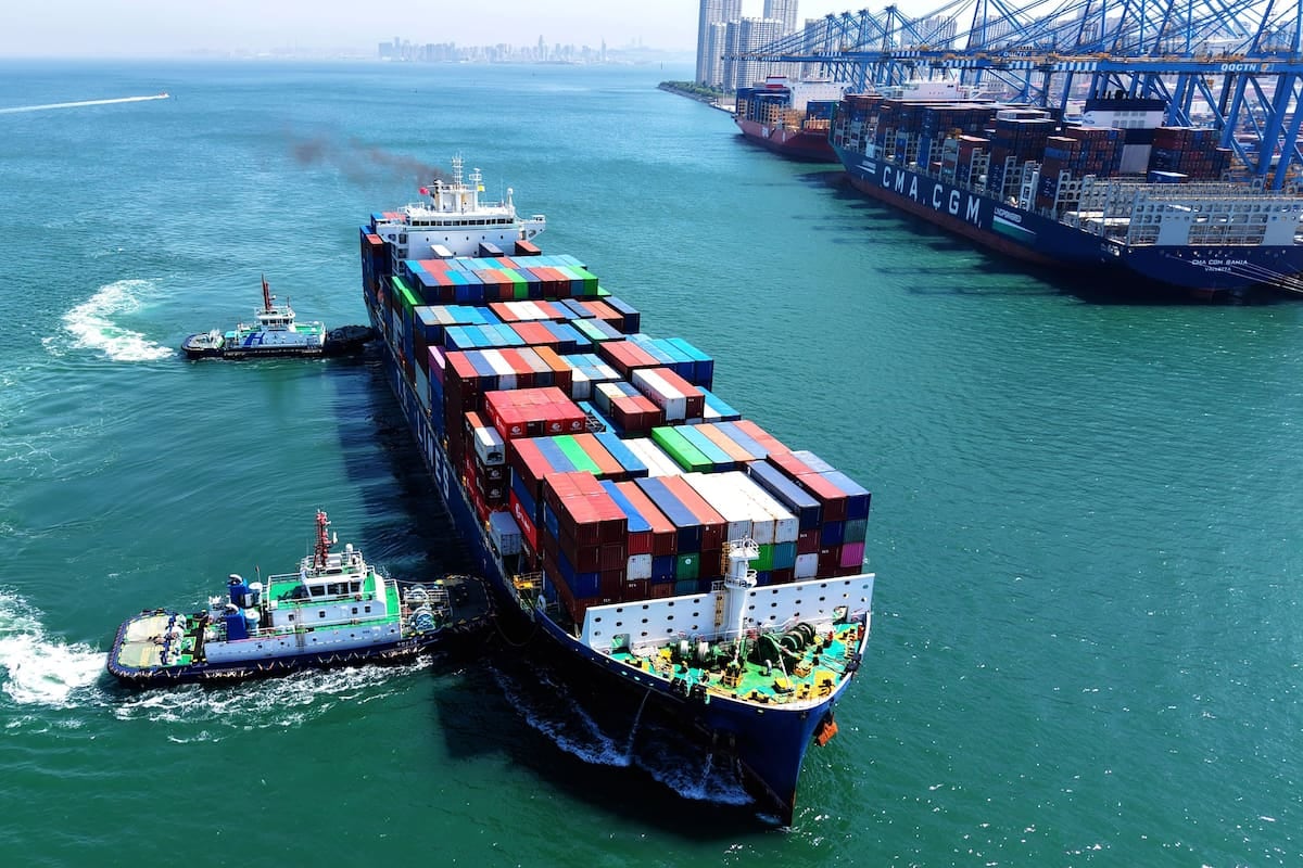 Las importaciones cambian de composición: caen los equipos productivos y avanzan los autos